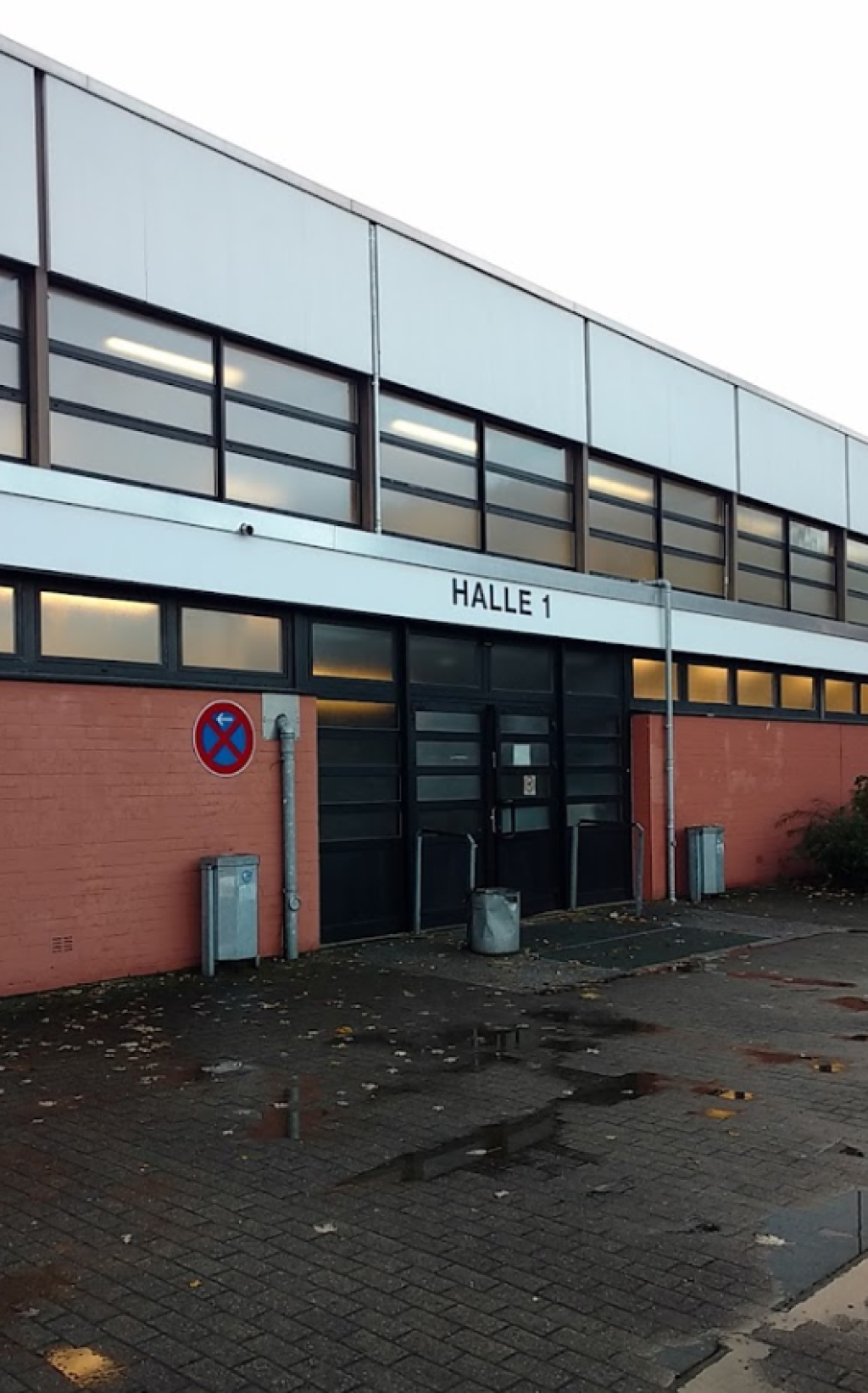sporhalle ladenbeker furtweg hamburg von außen.